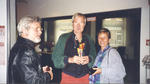Ausstellungserffnung "Berliner Stadtansichten" im Dominikus Krankenhaus in Hermsdorf am 7.5.1999. Der Knstler im Gesprch mit Anke Pape.