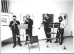 Die Gruppe "Millantatori" (dt.: Prahler, Windmacher) spielt anlsslich der Ausstellungserffnug "Radierungen und Aquarelle von Heinz Sterzenbach" im "Centre Francais de Wedding" am 16.1.1991. Sie spielen auf historischen Blasinstrumenten  (Schalmeien, Krummhrner) Stcke aus dem 16/17. Jahrhundert (Renaissance, Tnze). Foto: Bernd Rieth, Fotograf. 
