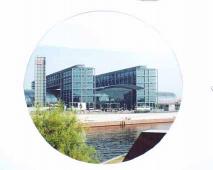1 > Foto vom Berliner Hauptbahnhof. Ausschnitt des Bildes wurde mit dem Kunden gemeinsam ausgewählt. 1 > Foto vom Berliner Hauptbahnhof. Ausschnitt des Bildes wurde mit dem Kunden gemeinsam ausgewählt.