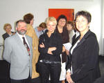 Ausstellungserffnung "Vision Europa 2004" und "Offene Ateliers Ostern 2005" im Kunstzentrum Tegel-Sd am 16.5.2004. Im Vordergrund rechts: Sabine Schultze, Malerin und Leiterin der Malschule Horizonte. Foto: Susanne Haun, Malerin und Grafikerin. 