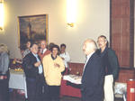 Ausstellungserffnung "Heinz Sterzenbach - Malerei und Graphik" im Foyer des Rathaus Schneberg am 20.9.1994. Erffnungsrede: H. Bezirksbrgermeister Uwe Saager (vorne, rechts im Bild). Organisation der Ausstellung: Dr. Frank Dittmer, Leiter der Pressestelle, Referent des Bezirksbrgermeisters. Foto: Dieter Gensicke, Fotograf.