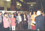 Ausstellungserffnung "Heinz Sterzenbach - Malerei und Graphik" im Foyer des Rathaus Schneberg am 20.9.1994. Erffnungsrede: H. Bezirksbrgermeister Uwe Saager (vorne, rechts im Bild). Organisation der Ausstellung: Dr. Frank Dittmer, Leiter der Pressestelle, Referent des Bezirksbrgermeisters. Foto: Dieter Gensicke, Fotograf.